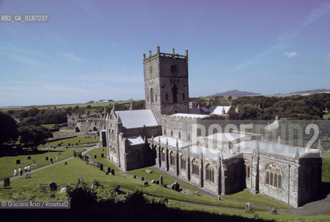 ( GRAN BRETAGNA  )  ST.DAVIDS  : LA CATTEDRALE  © 1990 Graziano Arici/Rosebud2 / GEO / GALLES