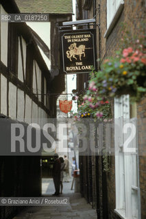 ( GRAN BRETAGNA  )  SALISBURY  : UN PUB  © 1990 Graziano Arici/Rosebud2 / GEO / WILTSHIRE