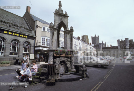 ( GRAN BRETAGNA  )  WELLS : LA PIAZZA    © 1990 Graziano Arici/Rosebud2 / GEO / SOMERSET /