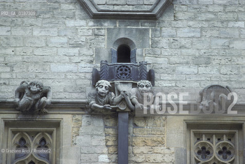 ( GRAN BRETAGNA  )  OXFORD  :  MASCHERONI    © 1990 Graziano Arici/Rosebud2 / GEO / UNIVERSITA