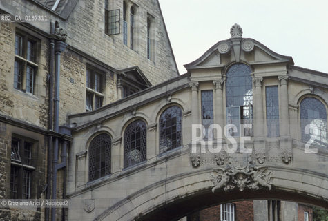 ( GRAN BRETAGNA  )  OXFORD  :  IL  PONTE DI RIALTO  DEL EHRTFORD  COLLEGE    © 1990 Graziano Arici/Rosebud2 / GEO / UNIVERSITA