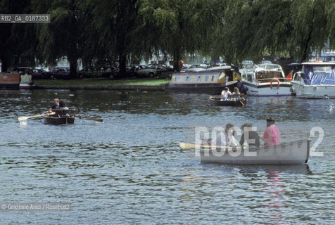 ( GRAN BRETAGNA  )  STRATFORD-UPON-AVON  :  BATTELLI SUL FIUME AVON     © 1990 Graziano Arici/Rosebud2 / GEO / WARWICKSHIRE / SHAKESPEARE