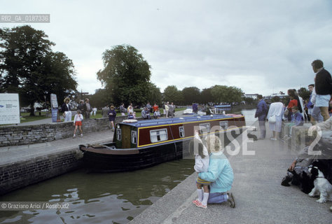 ( GRAN BRETAGNA  )  STRATFORD-UPON-AVON  :  BATTELLI SUL FIUME AVON     © 1990 Graziano Arici/Rosebud2 / GEO / WARWICKSHIRE / SHAKESPEARE