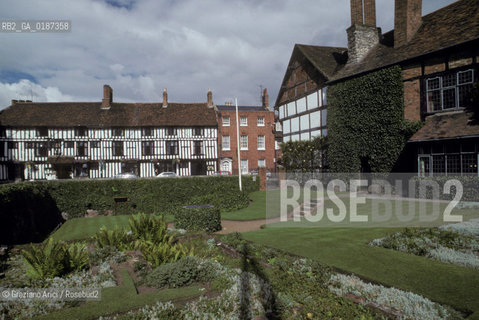 ( GRAN BRETAGNA  )  STRATFORD-UPON-AVON  : GIARDINO DOVE CERA LA CASA ( NEW PLACE ) DOVE MORI   WILLIAM SHAKESPEARE     © 1990 Graziano Arici/Rosebud2 / GEO / WARWICKSHIRE / SHAKESPEARE