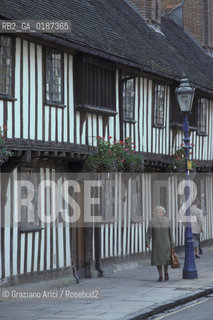 ( GRAN BRETAGNA  )  STRATFORD-UPON-AVON  : UNA STRADA DEL CENTRO  © 1990 Graziano Arici/Rosebud2 / GEO / WARWICKSHIRE / SHAKESPEARE