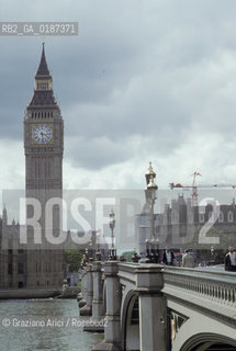 ( GRAN BRETAGNA  )  LONDRA  : IL PONTE DI WESTMINSTER , IL PARLAMENTO E IL BIG BEN   © 1990 Graziano Arici/Rosebud2 / GEO CAMPANILE / FIUME TAMIGI