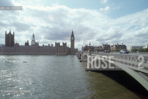 ( GRAN BRETAGNA  )  LONDRA  : IL PONTE DI WESTMINSTER , IL PARLAMENTO E IL BIG BEN   © 1990 Graziano Arici/Rosebud2 / GEO CAMPANILE / FIUME TAMIGI