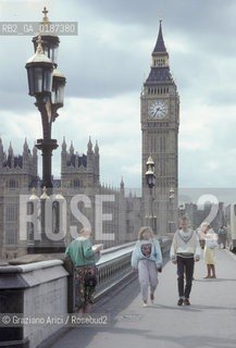 ( GRAN BRETAGNA  )  LONDRA  : IL PONTE DI WESTMINSTER , IL PARLAMENTO E IL BIG BEN   © 1990 Graziano Arici/Rosebud2 / GEO CAMPANILE / FIUME TAMIGI.