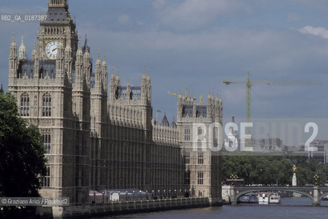 ( GRAN BRETAGNA  )  LONDRA  : IL PONTE DI WESTMINSTER , IL PARLAMENTO E IL BIG BEN   © 1990 Graziano Arici/Rosebud2 / GEO CAMPANILE / FIUME TAMIGI