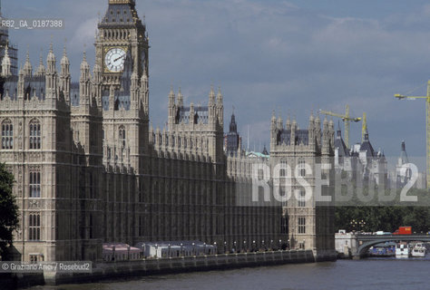 ( GRAN BRETAGNA  )  LONDRA  : IL PONTE DI WESTMINSTER , IL PARLAMENTO E IL BIG BEN   © 1990 Graziano Arici/Rosebud2 / GEO CAMPANILE / FIUME TAMIGI