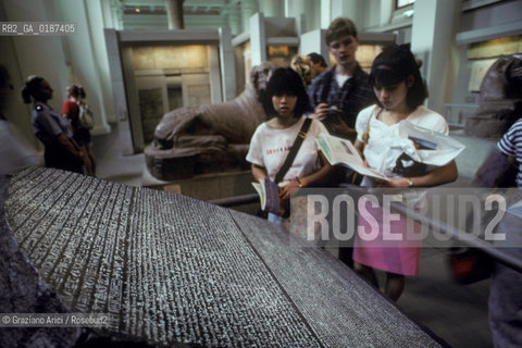 ( GRAN BRETAGNA  )  LONDRA  : IL  BRITISH MUSEUM LA PIETRA DI ROSETTA © 1990 Graziano Arici/Rosebud2 / GEO / MUSEO