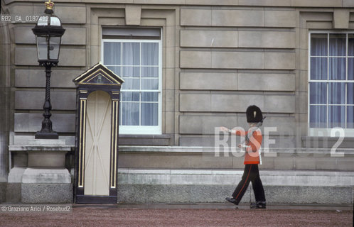 ( GRAN BRETAGNA  )  LONDRA  :  BUCKINGHAM PALACE   © 1990 Graziano Arici/Rosebud2 / GEO / PALAZZO REALE SOLDATO