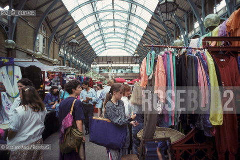 ( GRAN BRETAGNA  )  LONDRA  : IL COVENT GARDEN   © 1990 Graziano Arici/Rosebud2 / GEO MERCATO