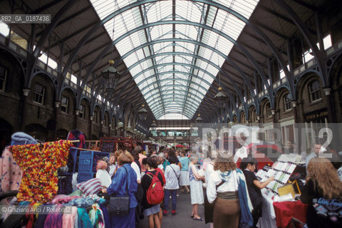 ( GRAN BRETAGNA  )  LONDRA  : IL COVENT GARDEN   © 1990 Graziano Arici/Rosebud2 / GEO MERCATO