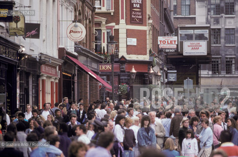 ( GRAN BRETAGNA  )  LONDRA  : IL QUARTIERE DEL COVENT GARDEN   © 1990 Graziano Arici/Rosebud2 / GEO
