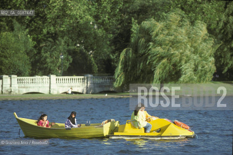 ( GRAN BRETAGNA  )  LONDRA  :  IL LAGHETTO AD HIDE PARK           © 1990 Graziano Arici/Rosebud2 / GEO PARCO