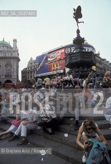( GRAN BRETAGNA  )  LONDRA  : LA PIAZZA PICCADILLY CIRCUS  © 1990 Graziano Arici/Rosebud2 / GEO