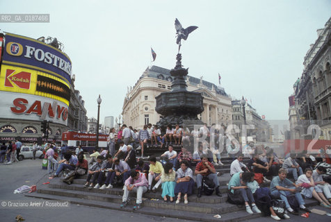 ( GRAN BRETAGNA  )  LONDRA  : LA PIAZZA PICCADILLY CIRCUS  © 1990 Graziano Arici/Rosebud2 / GEO