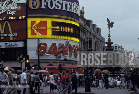 ( GRAN BRETAGNA  )  LONDRA  : LA PIAZZA PICCADILLY CIRCUS  © 1990 Graziano Arici/Rosebud2 / GEO