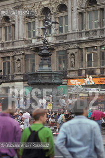 ( GRAN BRETAGNA  )  LONDRA  : LA PIAZZA PICCADILLY CIRCUS  © 1990 Graziano Arici/Rosebud2 / GEO