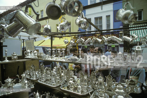 ( GRAN BRETAGNA  )  LONDRA  : PORTOBELLO ROAD IL MERCATO DELLE PULCI  © 1990 Graziano Arici/Rosebud2 / GEO