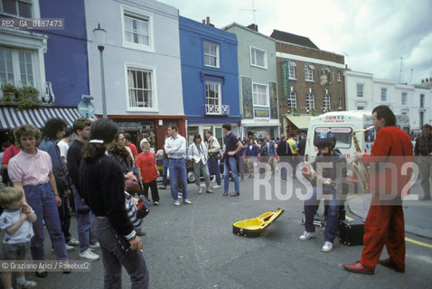 ( GRAN BRETAGNA  )  LONDRA  : PORTOBELLO ROAD IL MERCATO DELLE PULCI  © 1990 Graziano Arici/Rosebud2 / GEO