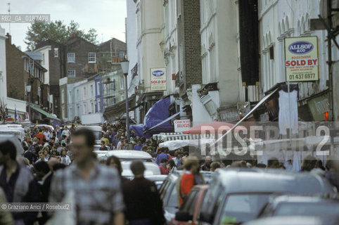 ( GRAN BRETAGNA  )  LONDRA  : PORTOBELLO ROAD IL MERCATO DELLE PULCI  © 1990 Graziano Arici/Rosebud2 / GEO