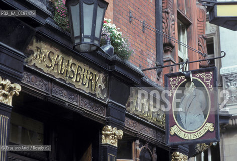 ( GRAN BRETAGNA  )  LONDRA  : UN PUB  © 1990 Graziano Arici/Rosebud2 / GEO INSEGNA