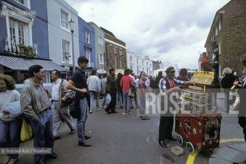 ( GRAN BRETAGNA  )  LONDRA  : PORTOBELLO ROAD IL MERCATO DELLE PULCI  © 1990 Graziano Arici/Rosebud2 / GEO