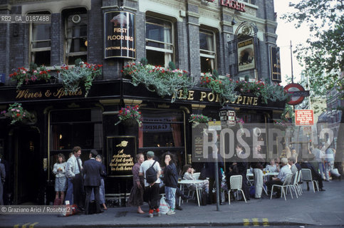 ( GRAN BRETAGNA  )  LONDRA  : UN PUB  © 1990 Graziano Arici/Rosebud2 / GEO