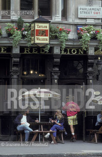 ( GRAN BRETAGNA  )  LONDRA  : UN PUB  © 1990 Graziano Arici/Rosebud2 / GEO INSEGNA