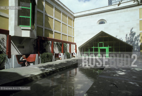 ( GRAN BRETAGNA  )  LONDRA  : IL MUSEO TATE GALLERY  © 1990 Graziano Arici/Rosebud2 / GEO ARCHITETTURA CONTEMPORANEA