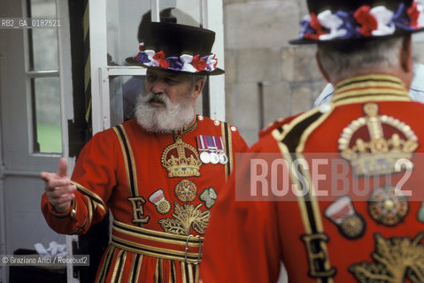 ( GRAN BRETAGNA  )  LONDRA  : GUARDIANI DELLA TORRE DI LONDRA  YEOMAN WARDERS ( BEEFEATERS ) © 1990 Graziano Arici/Rosebud2 / GEO