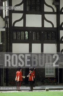 ( GRAN BRETAGNA  )  LONDRA  : LA TORRE DI LONDRA  © 1990 Graziano Arici/Rosebud2 / GEO CAMBIO DELLA GUARDIA