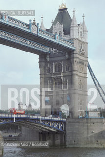( GRAN BRETAGNA  )  LONDRA  : IL PONTE TOWER BRIDGE  © 1990 Graziano Arici/Rosebud2 / GEO