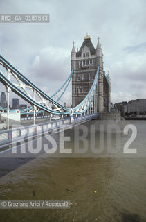 ( GRAN BRETAGNA  )  LONDRA  : IL PONTE TOWER BRIDGE  © 1990 Graziano Arici/Rosebud2 / GEO