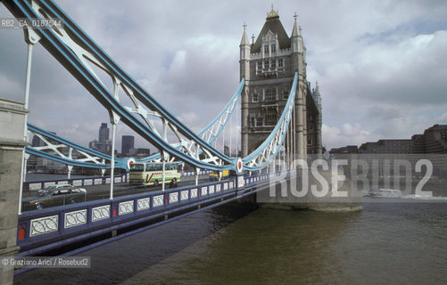 ( GRAN BRETAGNA  )  LONDRA  : IL PONTE TOWER BRIDGE  © 1990 Graziano Arici/Rosebud2 / GEO