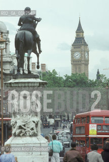 ( GRAN BRETAGNA  )  LONDRA  :LA PIAZZA TRAFALGAR SQUARE  E BIG BEN © 1990 Graziano Arici/Rosebud2 / GEO