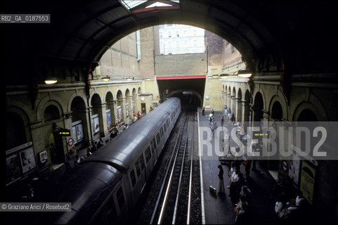 ( GRAN BRETAGNA  )  LONDRA  : METROPOLITANA UNDERGROUND  © 1990 Graziano Arici/Rosebud2 / GEO