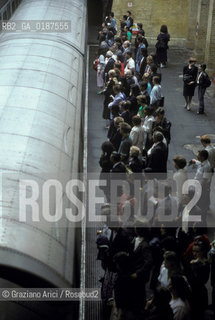 ( GRAN BRETAGNA  )  LONDRA  : METROPOLITANA UNDERGROUND  © 1990 Graziano Arici/Rosebud2 / GEO