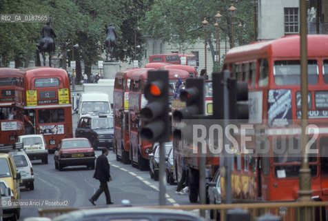 ( GRAN BRETAGNA  )  LONDRA  :  LA STRADA WHITEHALL  © 1990 Graziano Arici/Rosebud2 / GEO