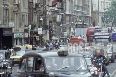 ( GRAN BRETAGNA  )  LONDRA  :  LA STRADA WHITEHALL  © 1990 Graziano Arici/Rosebud2 / GEO