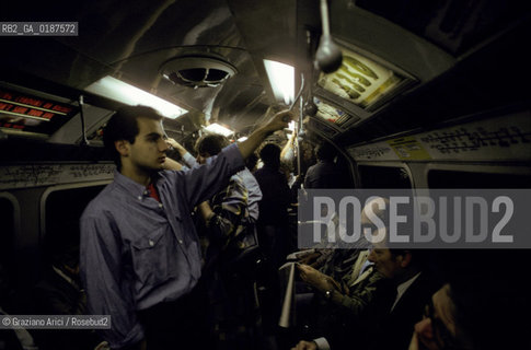 ( GRAN BRETAGNA  )  LONDRA  : METROPOLITANA  © 1990 Graziano Arici/Rosebud2 / GEO UNDERGROUND