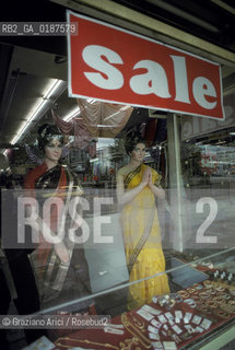 ( GRAN BRETAGNA  )  LONDRA  : NEGOZIO INDIANO  © 1990 Graziano Arici/Rosebud2 / GEO
