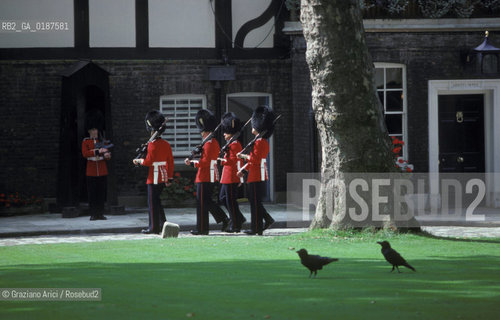 ( GRAN BRETAGNA  )  LONDRA  : LA TORRE DI LONDRA  © 1990 Graziano Arici/Rosebud2 / GEO CAMBIO DELLA GUARDIA