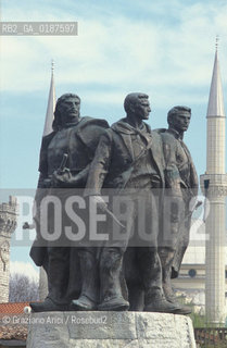 ( ALBANIA  ) SCUTARI : MONUMENTO ALLA RESISTENZA  © 2002 Graziano Arici/Rosebud2 / GEO