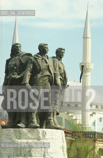 ( ALBANIA  ) SCUTARI : MONUMENTO ALLA RESISTENZA  © 2002 Graziano Arici/Rosebud2 / GEO