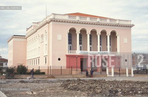 ( ALBANIA  ) SCUTARI : IL TEATRO  © 2002 Graziano Arici/Rosebud2 / GEO