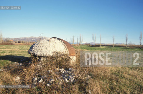 ( ALBANIA  ) SCUTARI : BUNKER  © 2002 Graziano Arici/Rosebud2 / GEO