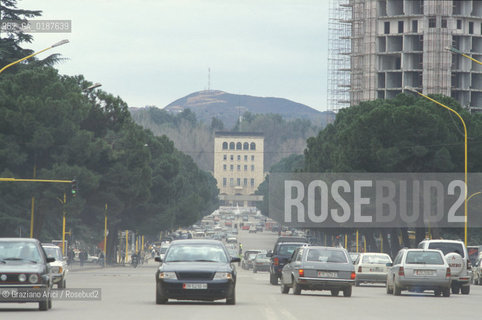 ( ALBANIA  ) TIRANA : LA STRADA DELLUNIVERSITA  © 2002 Graziano Arici/Rosebud2 / GEO